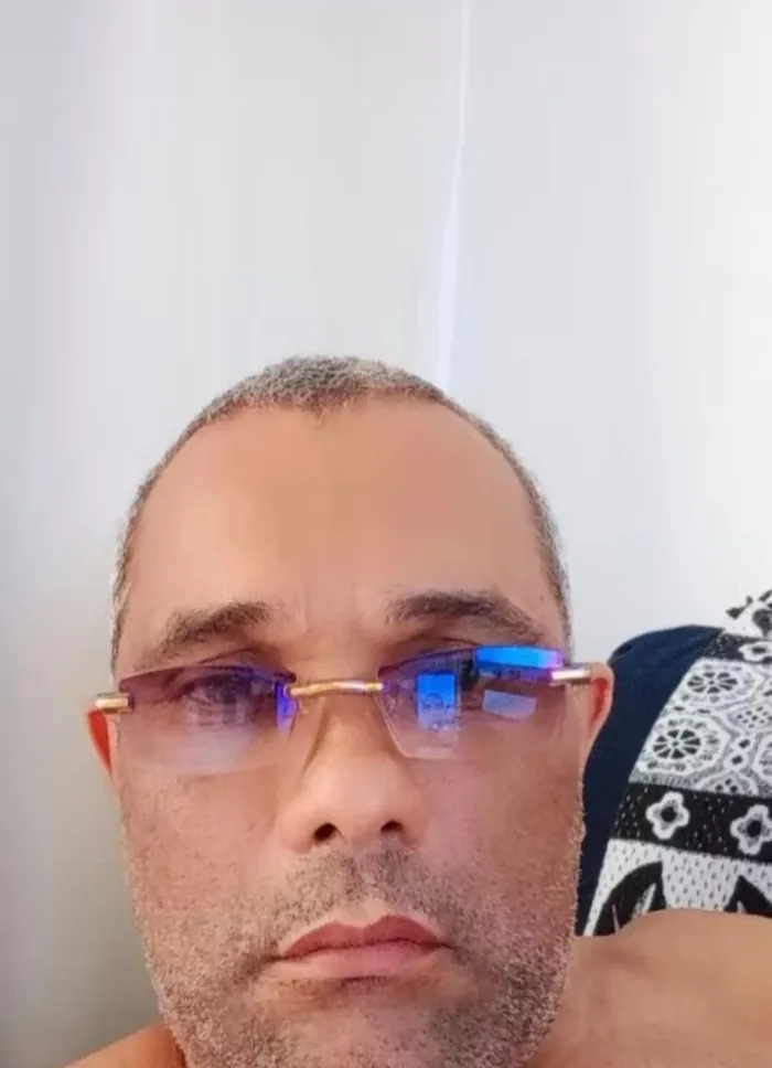 Cliente real usando o Óculos 2V Pro